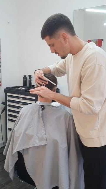 Haarschnitt bei BARBER by amado